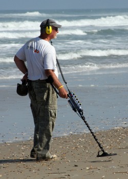 beach metal detecting